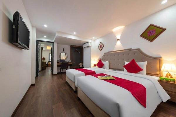 DELUXE FAMILY ROOM